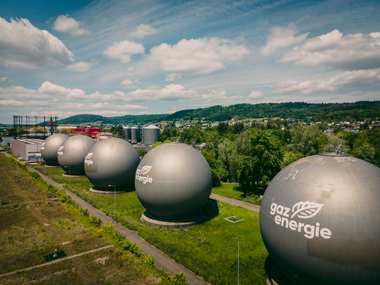 Large spherical gas storage tanks